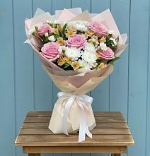 Букет цветов из:  Гвоздики, Орхидеи и Розы в Кандрах