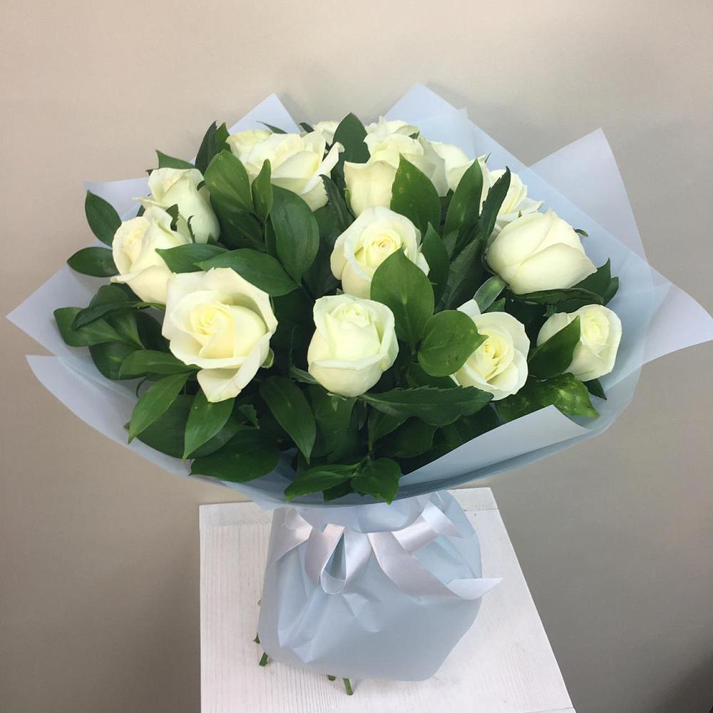 Букет 15 Белых роз Проуд в Кандрах