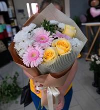 Букет цветов из:  Герберы, Розы и Хризантемы в Кандрах
