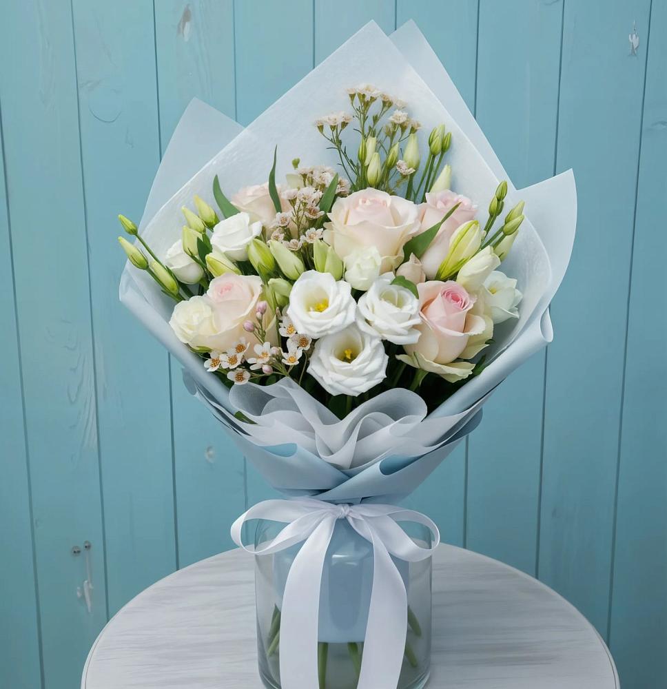 Букет цветов из: Розы и Лизиантусы в Кандрах