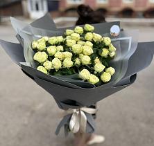 Букет Белые кустовые розы Солинеро в Кандрах