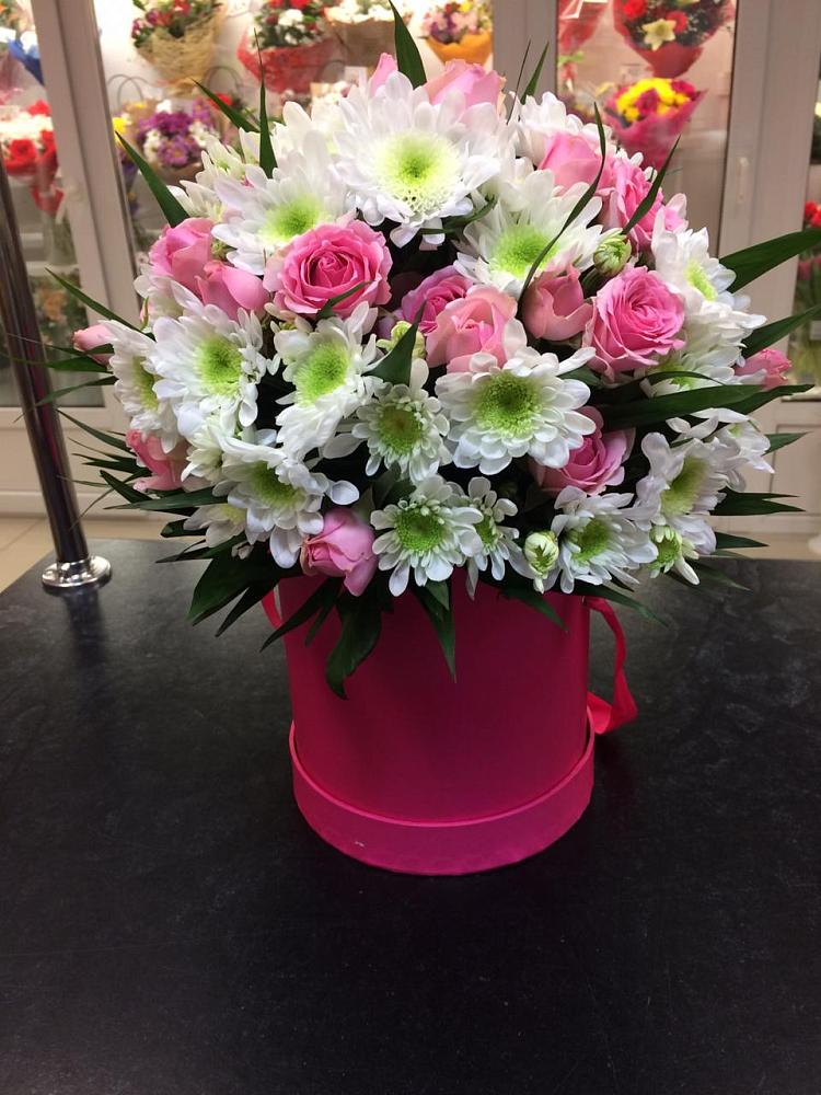 Цветочная композиция из Розы и Хризантемы в шляпной коробке в Кандрах