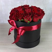 Цветочная композиция из Розы в шляпной коробке в Кандрах